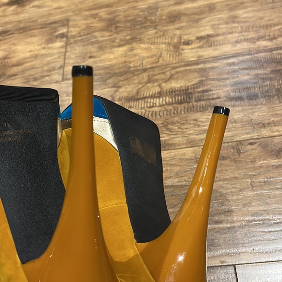 High platform stiletto heels velvety yellow gold and blue shoes by Qupid - Picture 9 of 10